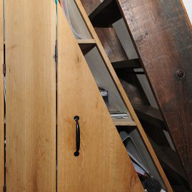 Detail kast onder trap door meubelmaker Henk Bosman