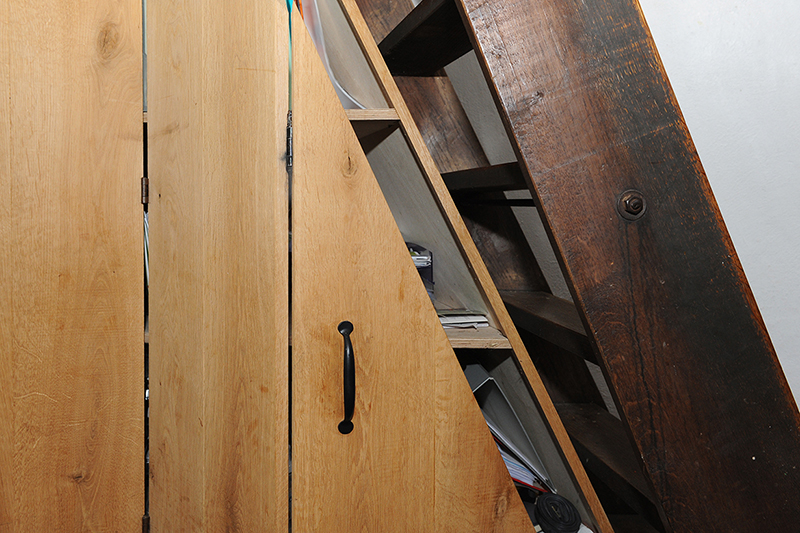 Detail kast onder trap door meubelmaker Henk Bosman