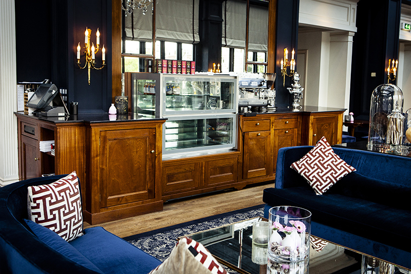 Exclusieve lounge balie Amstel Hotel ingepast in het luxe interieur