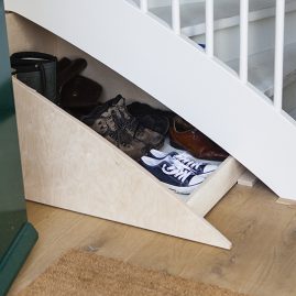 Slimme schoenenlade onder trap - geopend